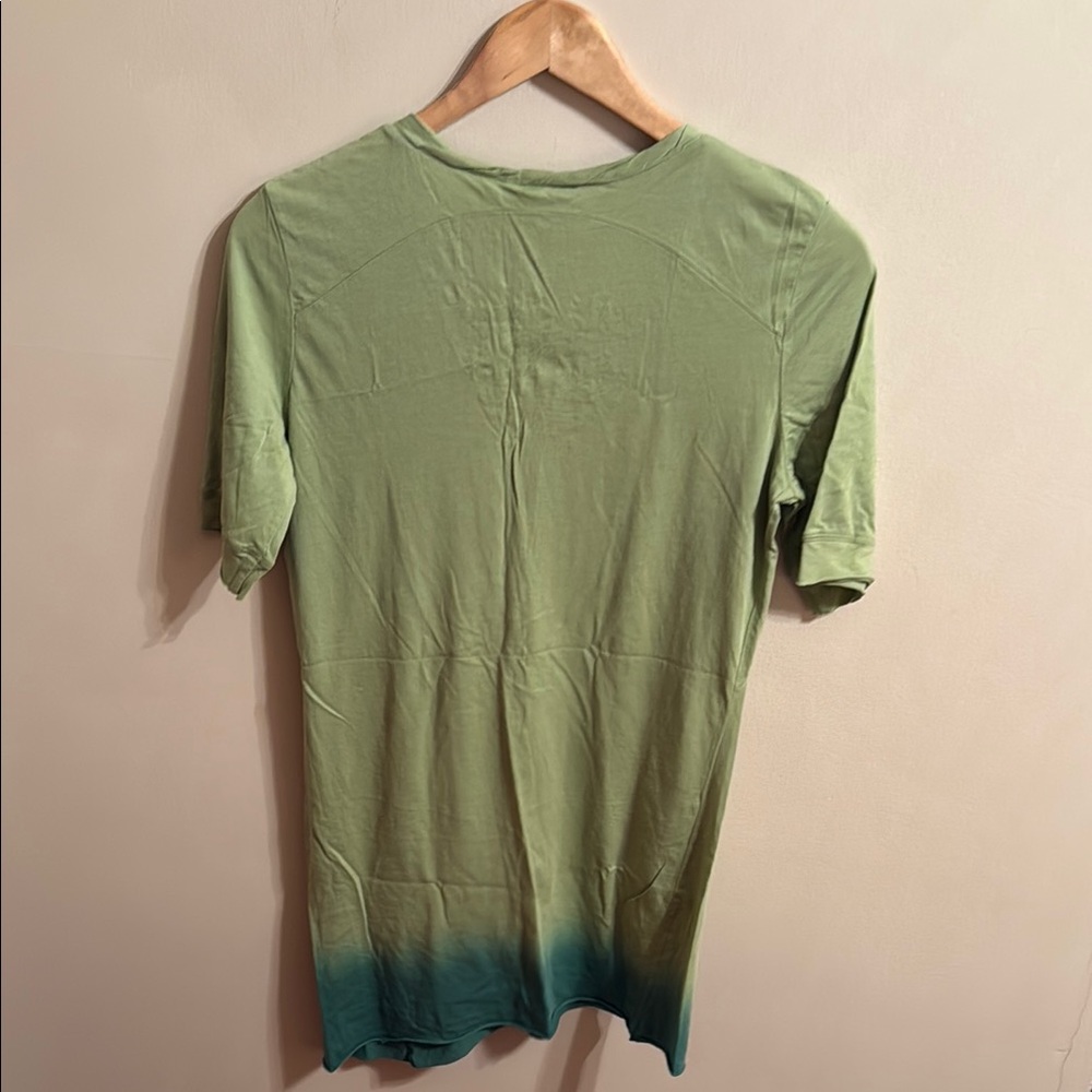 Da-Nang Fitted Green Buttoned Short Sleeve Tee - Picture 5 of 6